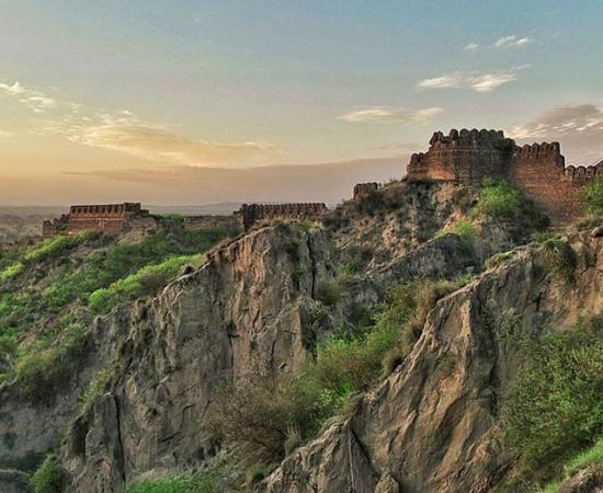 A view of Rohtas Fort, which is located on the outskirts of Jhelum, Pakistan. Source: Hussain Khalid / CC BY-SA 4.0