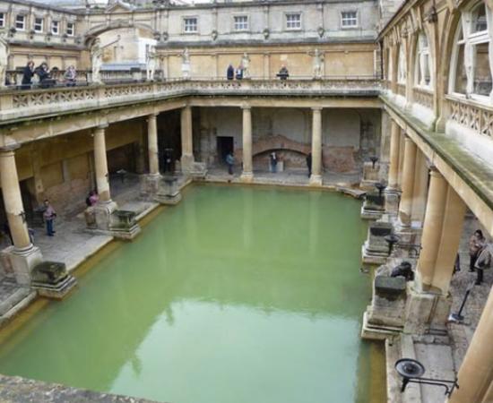 Roman baths, Bath, England. 	Source: ctj71081/CC BY-SA 2.0