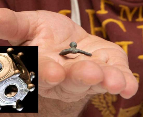 The fragment of the mysterious Roman dodecahedron. (Flanders Heritage Agency) Insert: Dodecahedron from the region of Stuttgart; 2nd to 3rd Century. (Anagoria/ CC BY 3.0 )