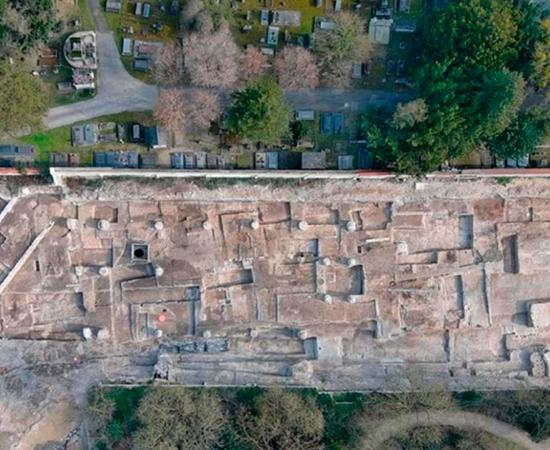 Aerial image of the excavations in progress showing the scale of the Roman megastructure uncovered in Reims, France. Source: Yoann Rabaste / INRAP