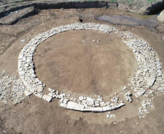 The stone circle of Wolkertshofen, a meticulously constructed 12-meter-diameter Roman tumulus 