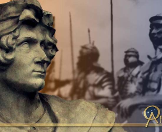 Statue of Roman Soldier (Public Domain), and recreators of Roman legionaries wearing the lorica segmentata, 1st-3rd century