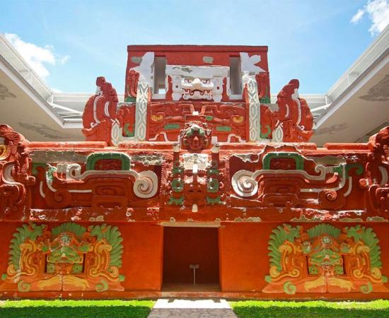 The life-size replica of Rosalila Temple at the Copan site museum. Source: Talk2winik / Public Domain.