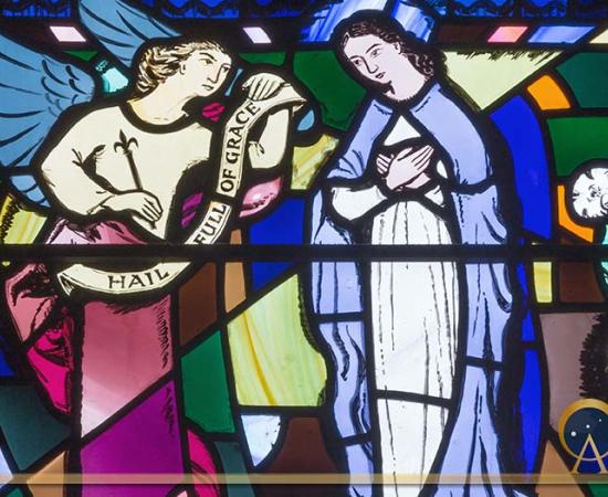 Behold the Handmaiden of the Lord. The Annunciation on the stained glass in church St Etheldreda by Charles Blakeman (1953) (Renáta Sedmáková/ Adobe Stock)