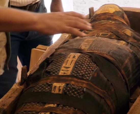 The ancient mummy of a noblewoman. Source: YouTube Screenshot / Smithsonian  Channel.