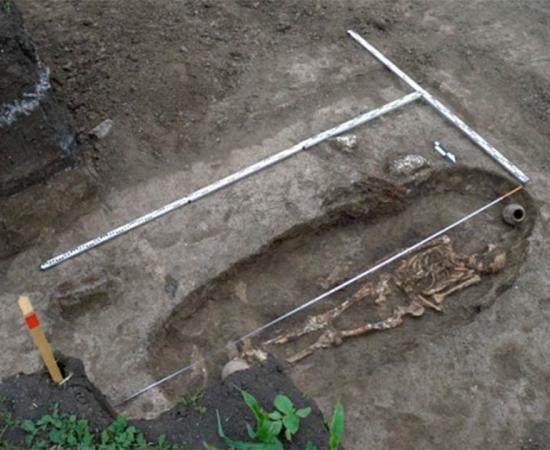 Skeleton of Sarmatian warrior discovered near Krasnodar, Russia.     Source: Russian Highways