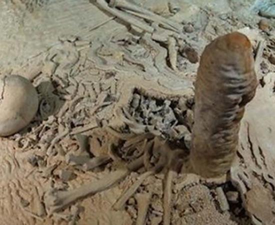 Prehistoric human skeleton in the Chan Hol Cave near Tulúm on the Yucatán peninsula prior to looting by unknown cave divers.