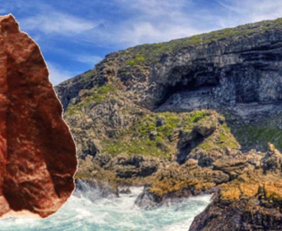 Insert: Example of a Howiesons Poort stone tool found at the Klipdrift Shelter. Background: Overview of Klipdrift Complex From Sea. (Credits Magnus Haaland). Experts have found that similar tools were found hundreds of kilometers away in the Stone Age in South Africa.
