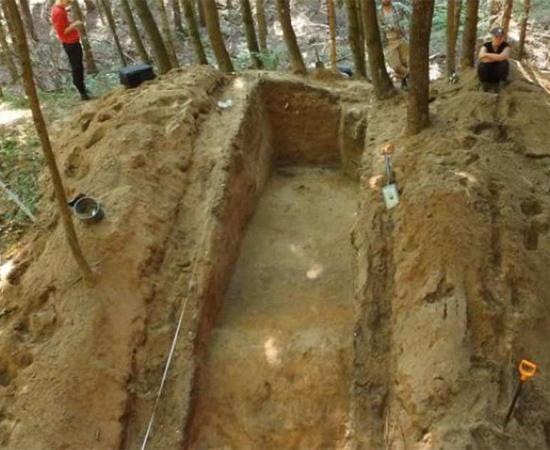 View of the trench crossing one of the outer ramparts of the fort      Source: Daniel Skoczylas / PAP