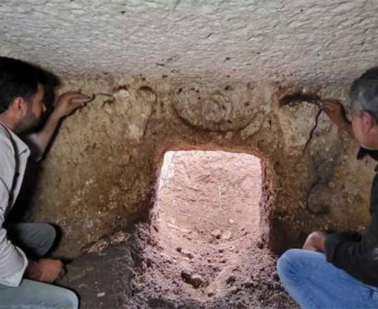 The two bull heads guarding the tomb in Tharsa are accompanied with garlands, in an arrangement known as bucrania. Source: IHA.