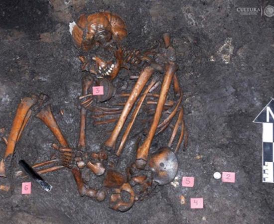 Burial at the Aztec site of Colhuacatonco belonging to the time of Spanish contact