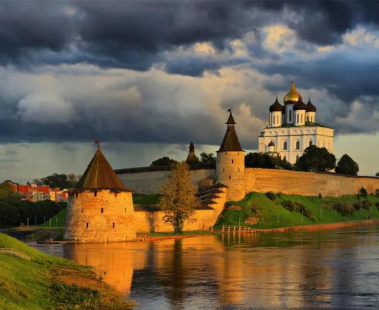 Distance view of the Kremlin. Source: parsadanov / Adobe Stock.