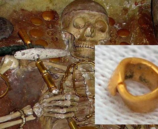 Grave 43 – an elite male burial at Varna. Inset: The small golden bead found in Bulgaria.