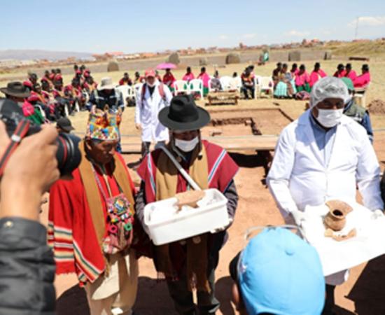 The local Aymara held a ritual before the vessels were removed.        Source: Ministerio de Culturas y Turismo de Bolivia / Facebook