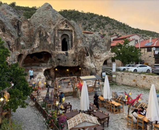 Tomb in the Phrygian Valley of Afyonkarahisar, Türkiye