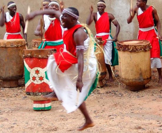 Traditional Burundian drummers perform at a public event in Burundi's capital, Bujumbura (Andreas31 / CC by SA 3.0)