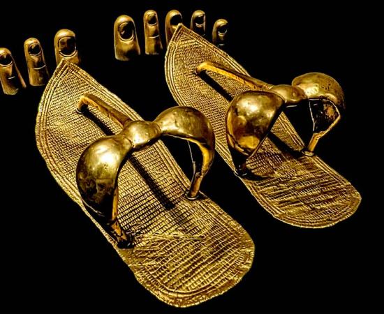 Gold sandals and toe covers discovered in King Tut’s tomb, part of “The Discovery of King Tut" exhibition in New York City. (Mary Harrsch / CC BY-NC-SA 2.0 )