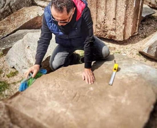 One of the four Umayyad inscriptions recently discovered at the ancient city of Knidos in southwestern Turkey.		Source: DHA