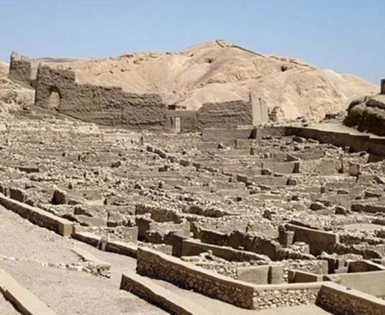 A Tough Commute: Long Hike to Work in the Valley of the Kings Caused Laborers to Suffer from Arthritis 