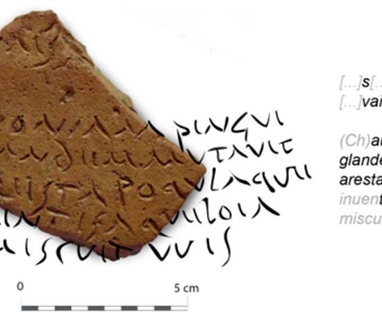 The fragment of pottery with the Virgil quote overlaid. Source: Iván González Tobar/Labex Archimède; University of Córdoba