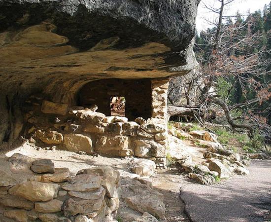 Walnut Canyon: Home of the Pre-Columbian Sinagua People