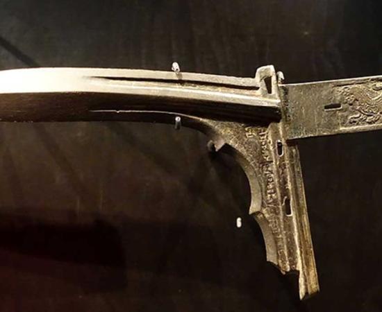 Dagger axe with engraved decoration of a tiger, China, Warring States period, 475-221 BC, bronze - Östasiatiska museet, Stockholm. 