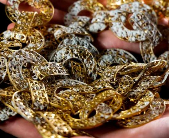 Enormous golden filigree chain found with the Wonder shipwreck in the Bahamas. Source: Nathaniel Harrington / Allen Exploration