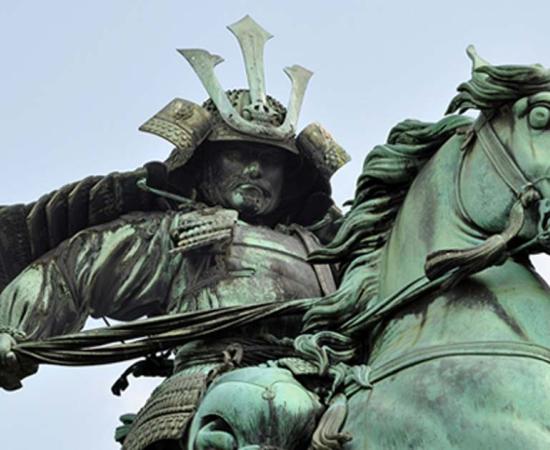 A close up view of the bronze of Kusunoki Masashige in full flight on his horse