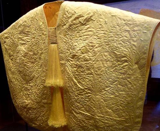 A cape made from Madagascar Golden Orb spider silk exhibited at London's Victoria and Albert Museum.