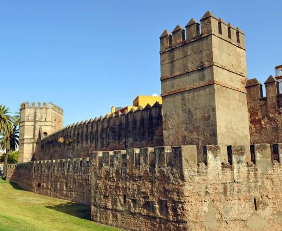 A stretch of the ancient walls of Seville are still visible along calle Resolana, between the Gate of Macarena and the Gate of Córdob