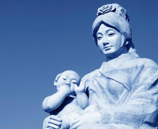 Traditional Chinese style sculpture depicting a mother and baby. New research on baby teeth suggests gender inequality was present from infancy. Source: junrong /Adobe Stock