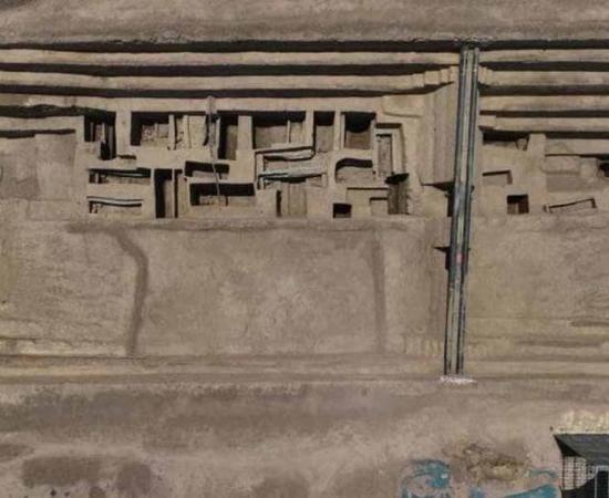 Excavations of a city wall belonging to the ancient city of Gan which existed near the modern-day city of Puyang in China. It was here that the bone slips were uncovered. Source: China News Service