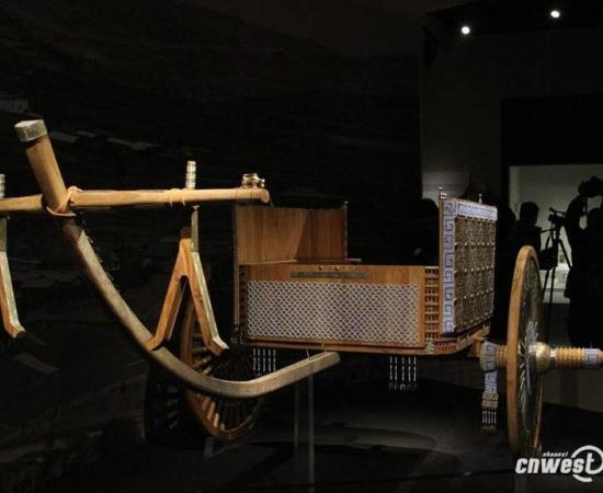 The cart from 2,400 years ago was reconstructed using original workmanship techniques with digital modeling and modern design. 