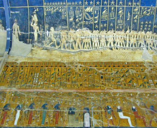 Photograph of one of the chamber walls of the sarcophagus of Seti I, where you can see hieroglyphics regarding the second hour of the Book of Amduat and the sky and its constellations. 