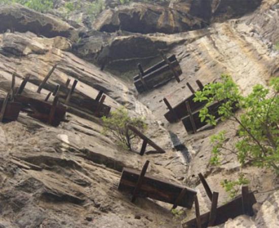 Suspended Coffins in China