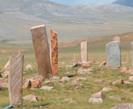The Uushgiin Ovor deer stone site near Mörönь, Khovsgol, Mongolia. Source: Aloxe / Free Art Libre