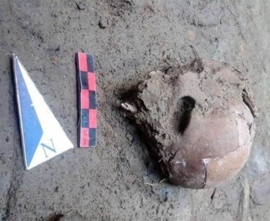 The deformed human skull as it was recently found at the Tepe Ashraf mound.           Source: Tehran Times / CC BY 4.0)