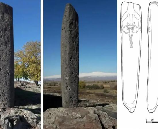 Photo of the dragon stone of Lchashen 1 (erected at the entrance of the Metsamor Historical-Archaeological Museum Reserve) and its drawing on the right.	