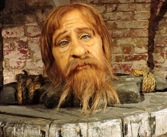 The drunkard's cloak on display at the Torture Museum in Bruges. Source: Dimitris Kamaras / CC BY 2.0