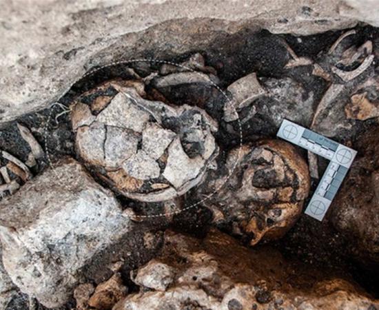 A closeup of how the earliest ear surgery skull in history (from over 5,000 years ago) was discovered in a Neolithic tomb in Spain in 2018.					Source: Fotógrafos Photography Study / Scientific Reports