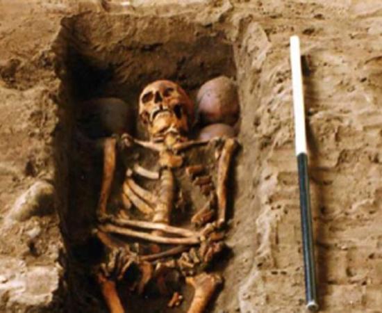 The grave holding one of the skeletons and the four skulls. (FAS Heritage / Fair UseThe reconstructed face of the clansman who was killed in the 15th century. 