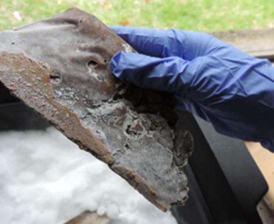 Example of a “hand-shaped” knife during sharpening with a metal file after freezing. Source: Eren / Journal of Archaeological Science.