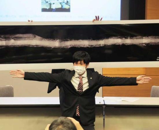 An X-ray showing the relative size of the giant sword found in the Japanese tomb. Archaeological Institute of Kashihara in Nara Prefecture.