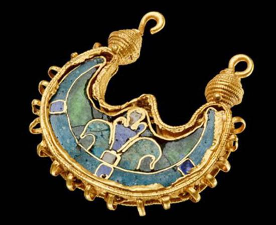 The 1,000-year-old Middle Eastern gold earring was found in in Denmark. Source: Nationalmuseet