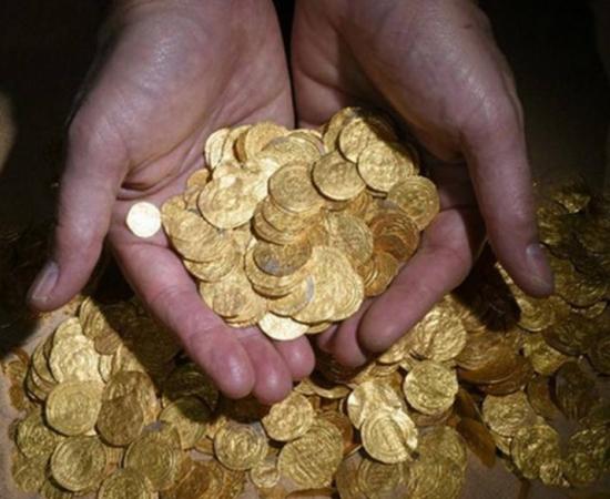 Divers find largest golden coin hoard ever discovered in Israel