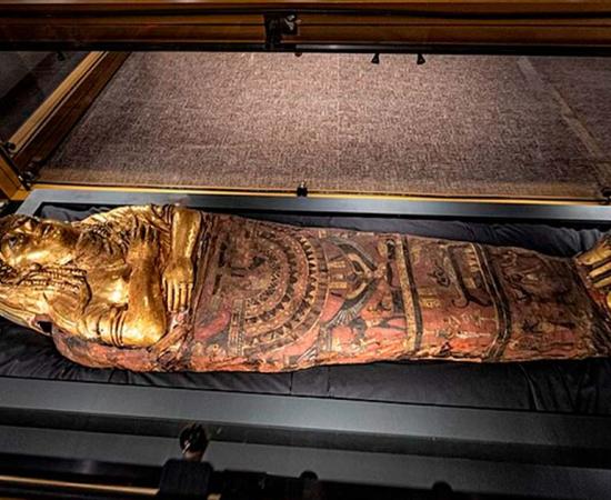The golden mummy of Lady Isaious, at the Manchester Museum. Source: Allan Gluck/CC BY-SA 4.0
