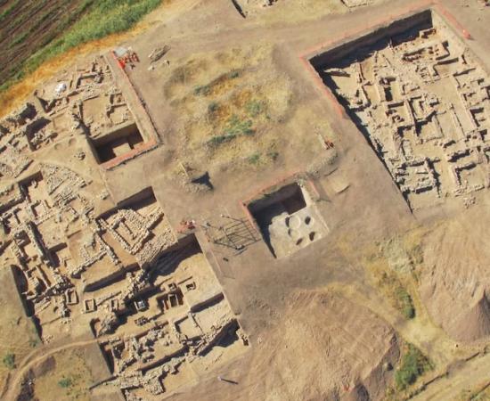 Aerial view of the Bronze Age site of Basur Höyük. 