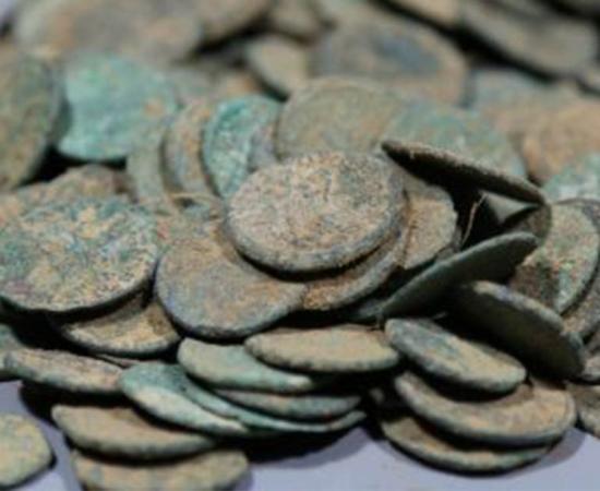 Some of the 14000 Roman and Gallic coins that were found at Patrice T’s home in Belgium that he claims he “legally” discovered in his Flanders field. Evidence clearly suggests that he stole these illegal artifacts from French soil and that’s illegal!       Source: Agentschap Onroerend Erfgoed