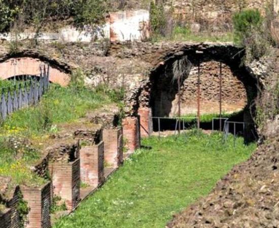 The old imperial port of Rome reveals its archaeological remains.