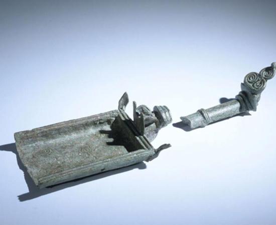 The incense shovel after having been cleaned in the Israel Antiquities Authority metallurgical laboratories. 